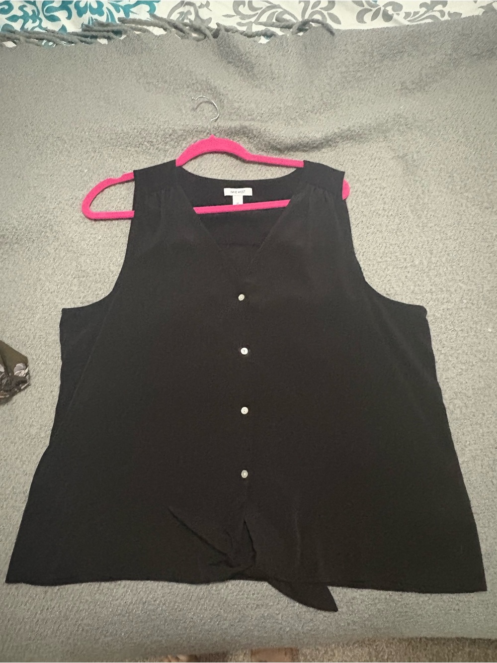 Nine West Black Sleeveless Button-Front V-Neck Blouse